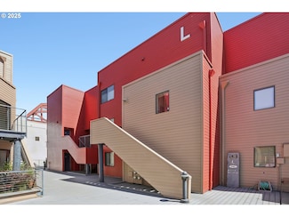 940 NW Naito Pkwy Unit L12, Portland, OR 97209