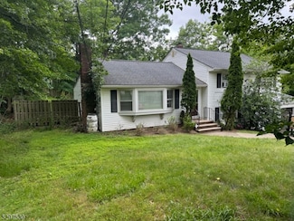 7 Dorrien Rd, Livingston, NJ 07039