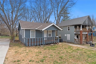 6915 Agnes Ave, Kansas City, MO 64132