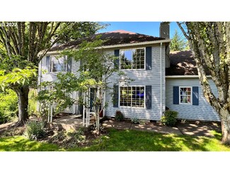 717 SW Maplecrest Ct, Portland, OR 97219