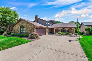 1131 N White Fence Ln, Addison, IL 60101