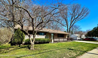 832 Pierce Rd, Lansing, MI 48910