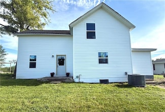 915 E 2nd St, Maryville, MO 64468