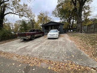 2215 E 11th St, Texarkana, AR 71854