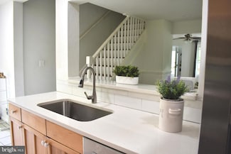 19127 Windsor Rd, Triangle, VA 22172