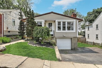 29 5th St, Providence, RI 02906