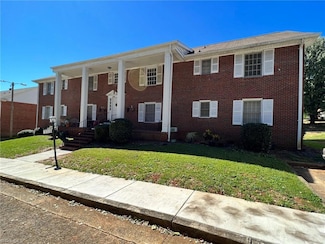 113 Westgate Cir Unit D, Winston-Salem, NC 27106