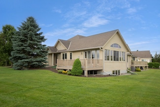 200 Eagles Cove Cir, North Prairie, WI 53153
