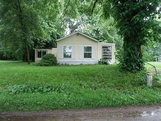 10443 E River Rd N, Momence, IL 60954