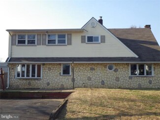 9 Newberry Ln, Levittown, PA 19054