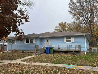 1607 Salzer St, Charles City, IA 50616