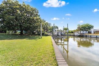 3332 Laurel Dr, Gulf Breeze, FL 32563