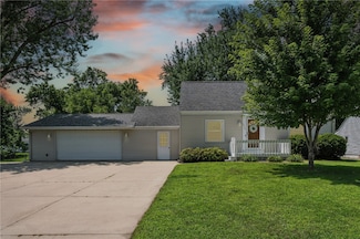 1039 27th St NE, Cedar Rapids, IA 52402