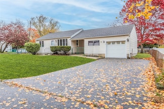 141 Wendy Dr, Holtsville, NY 11742