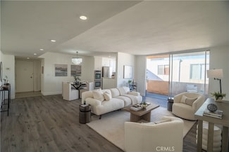 5429 Newcastle Ave Unit 301, Encino, CA 91316