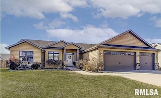 613 Orchard Ave, Chatham, IL 62629