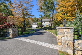 68 Mopus Bridge Rd, Ridgefield, CT 06877