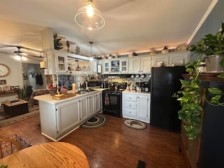 18 Pine St, Hinsdale, NH 03451