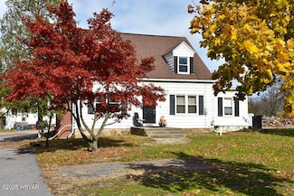 121 Country Club Ln, Mill Hall, PA 17751