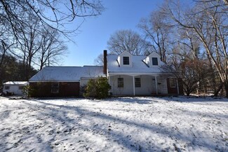 2 Johnson St, Windham, NH 03087