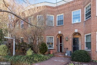 512 6th St SE, Washington, DC 20003