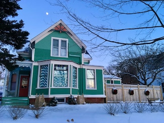 14 Water St, Vinalhaven, ME 04863