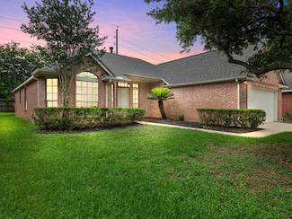 2722 N Larkspur Cir, Pearland, TX 77584