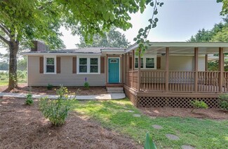 821 John St, Pickens, SC 29671
