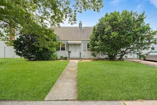 302 Waukena Ave, Oceanside, NY 11572