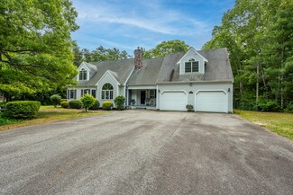 28 Luscombe Ln, Sandwich, MA 02563