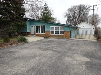 551 Howard Ave, East Dundee, IL 60118