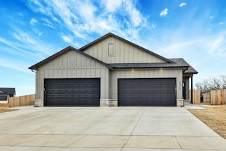 5288 Pinecrest Ct N, Bel Aire, KS 67220