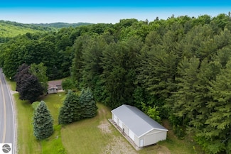 1551 N MacKsey Rd, Suttons Bay, MI 49682