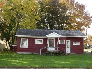 27 Elm St, East Millinocket, ME 04430