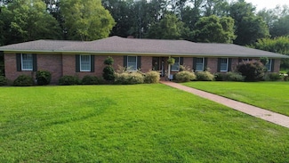 808 W 2nd St, Ocilla, GA 31774