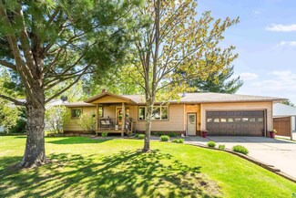 721 Maple Dr, Aurora, MN 55705