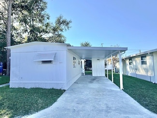 927 Village Dr, Wildwood, FL 34785