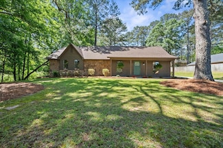 622 Cherry Ln, Laurel, MS 39440
