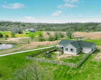 2237 Holliwell Valley Ct, Winterset, IA 50273