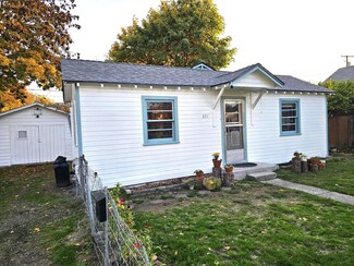 371 SW L St, Grants Pass, OR 97526