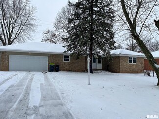 1128 W Walnut St, Chillicothe, IL 61523