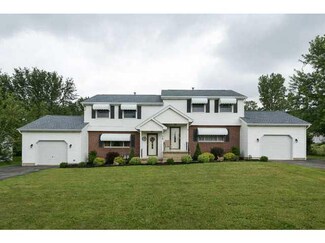 6176 Thornwood Dr, Hamburg, NY 14075