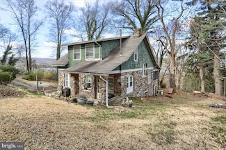 4 Hillside Rd, Dauphin, PA 17018