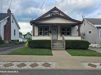 65 Pershing Dr, Schenectady, NY 12302