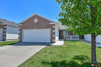 8260 S Tularosa Ln, Lincoln, NE 68516