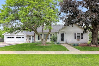 525 S Chase St, Wheaton, IL 60187