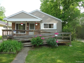 220 W Yale Ave, Pontiac, MI 48340