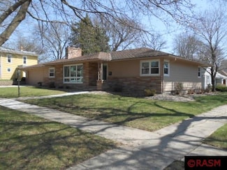 404 E 4th St, Blue Earth, MN 56013