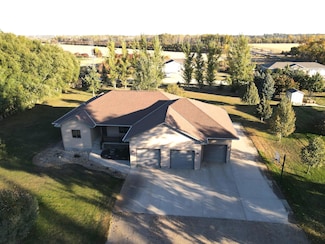 40696 Chase Ct, Mitchell, SD 57301