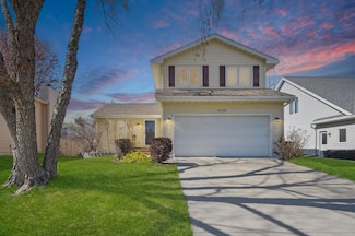 4729 Ashley Park Dr, West Des Moines, IA 50265